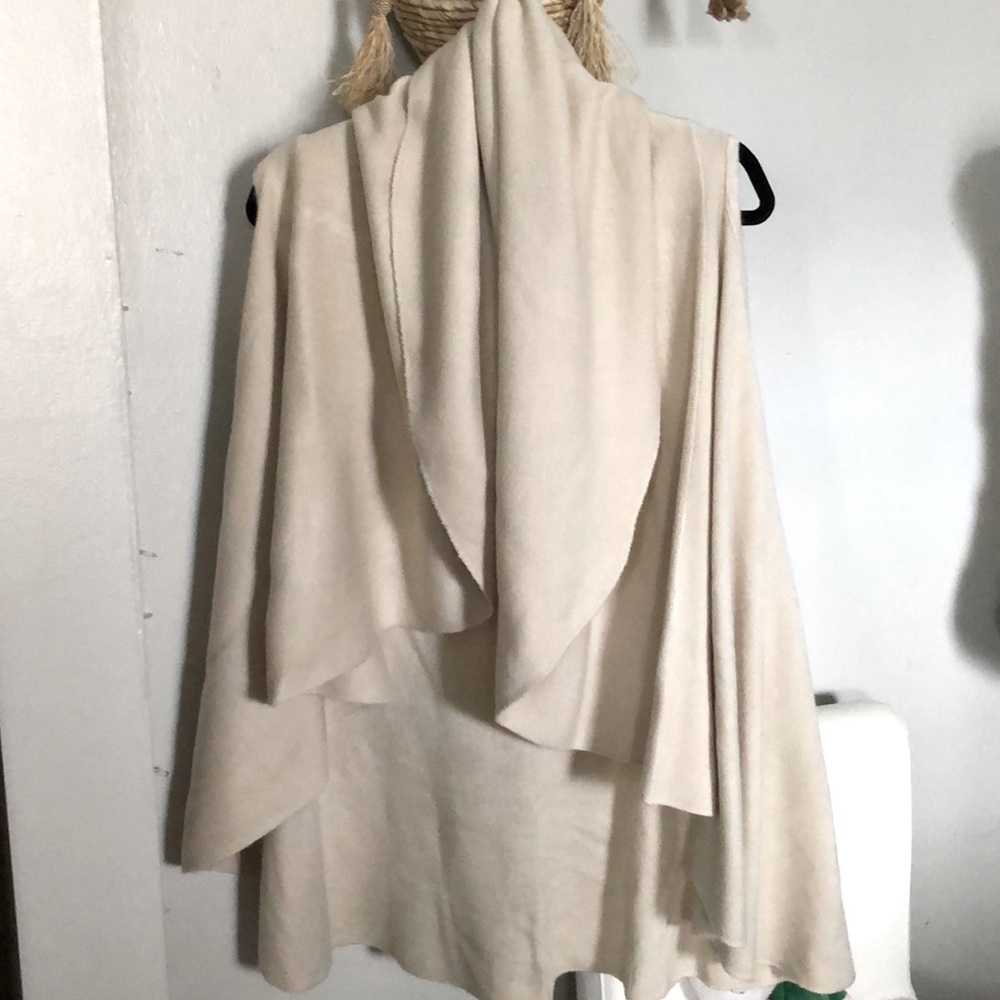 Look/ slouchy neck open vest